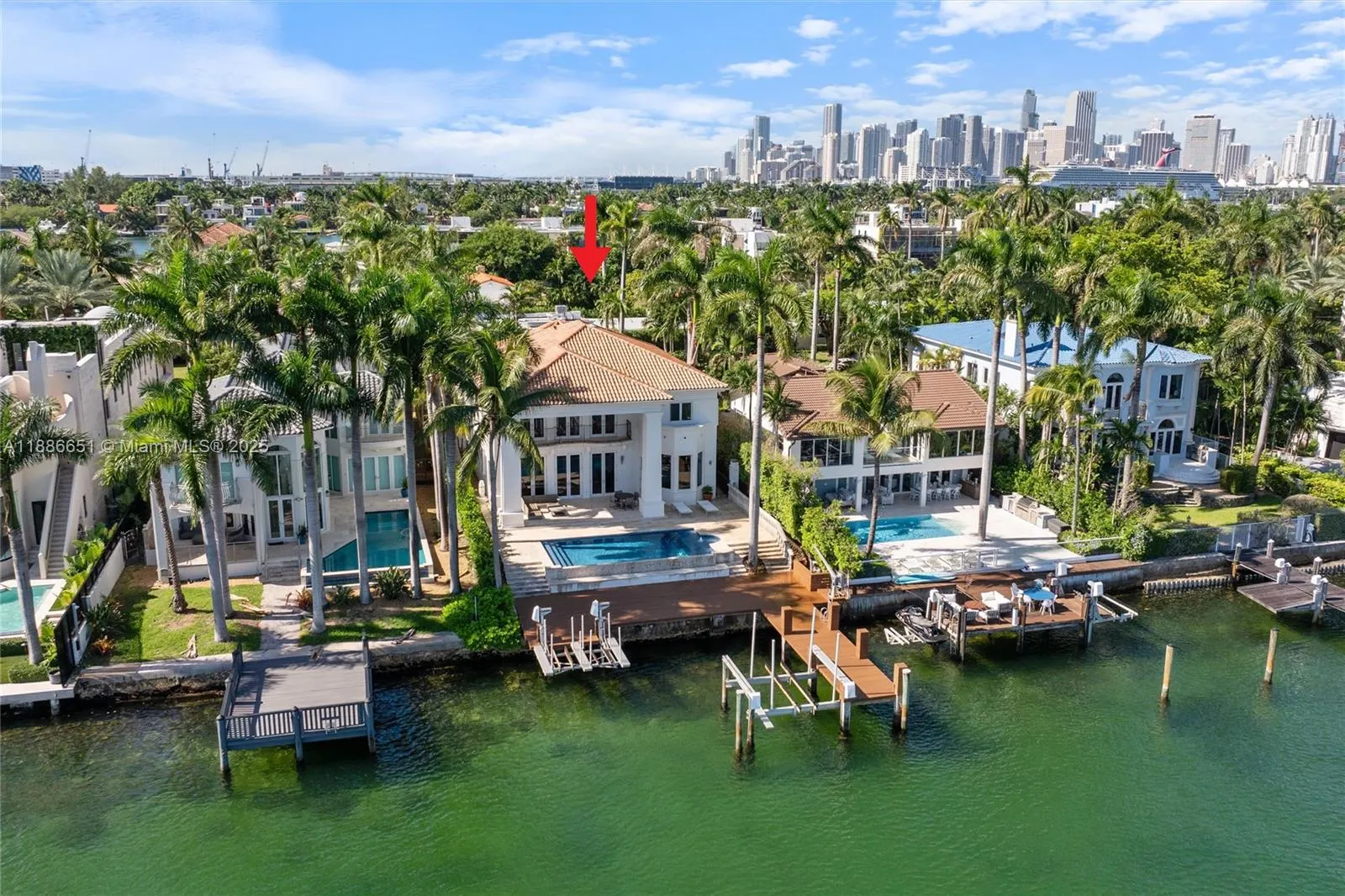 305 N Hibiscus Dr