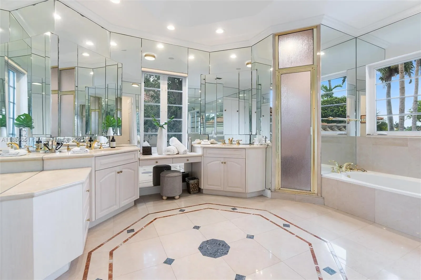 305 N Hibiscus Dr