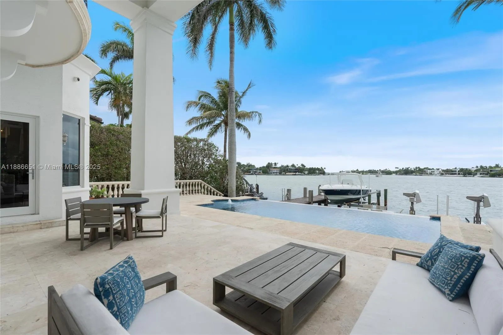 305 N Hibiscus Dr