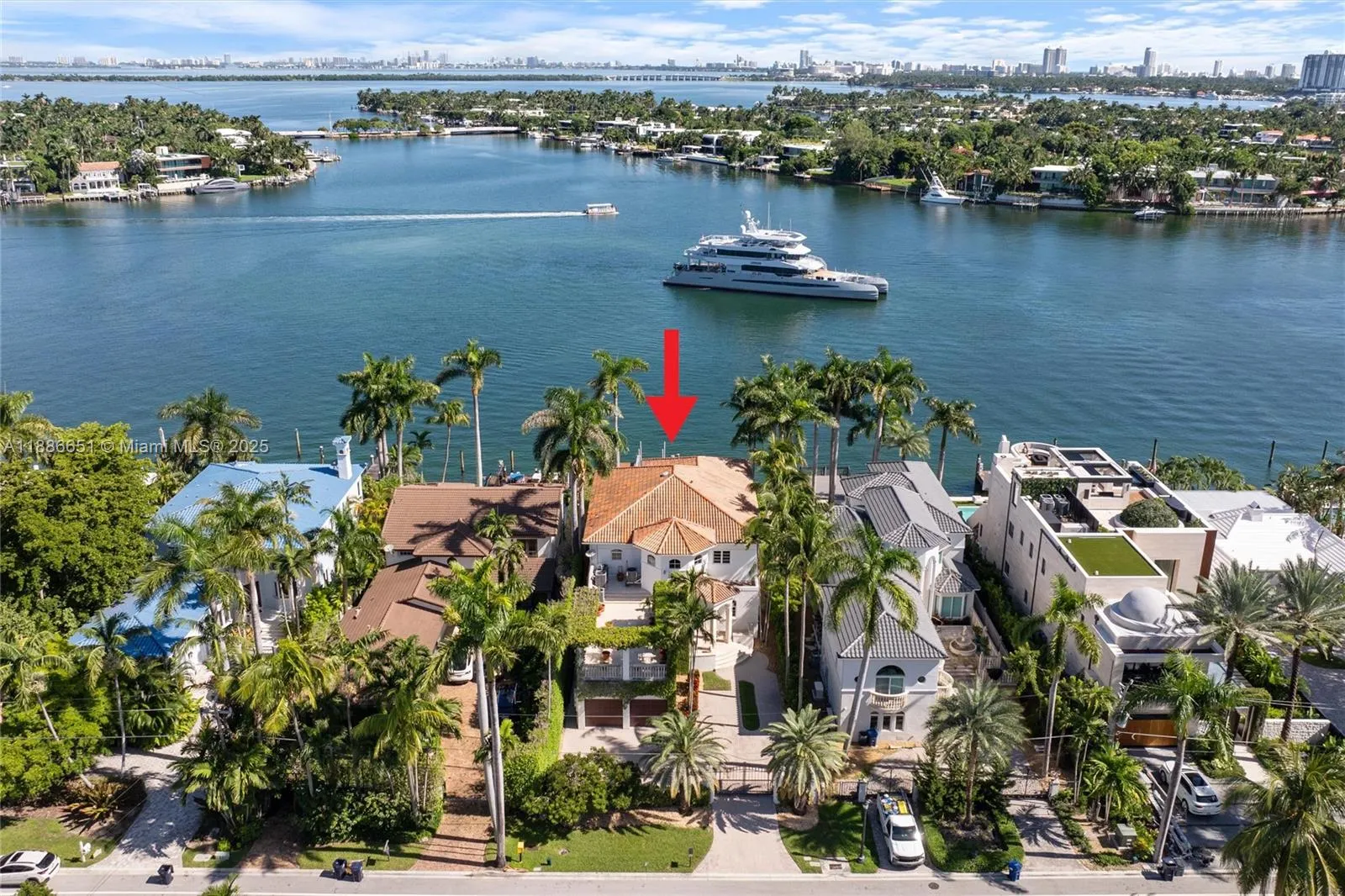305 N Hibiscus Dr