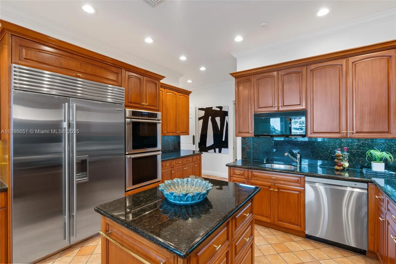 305 N Hibiscus Dr