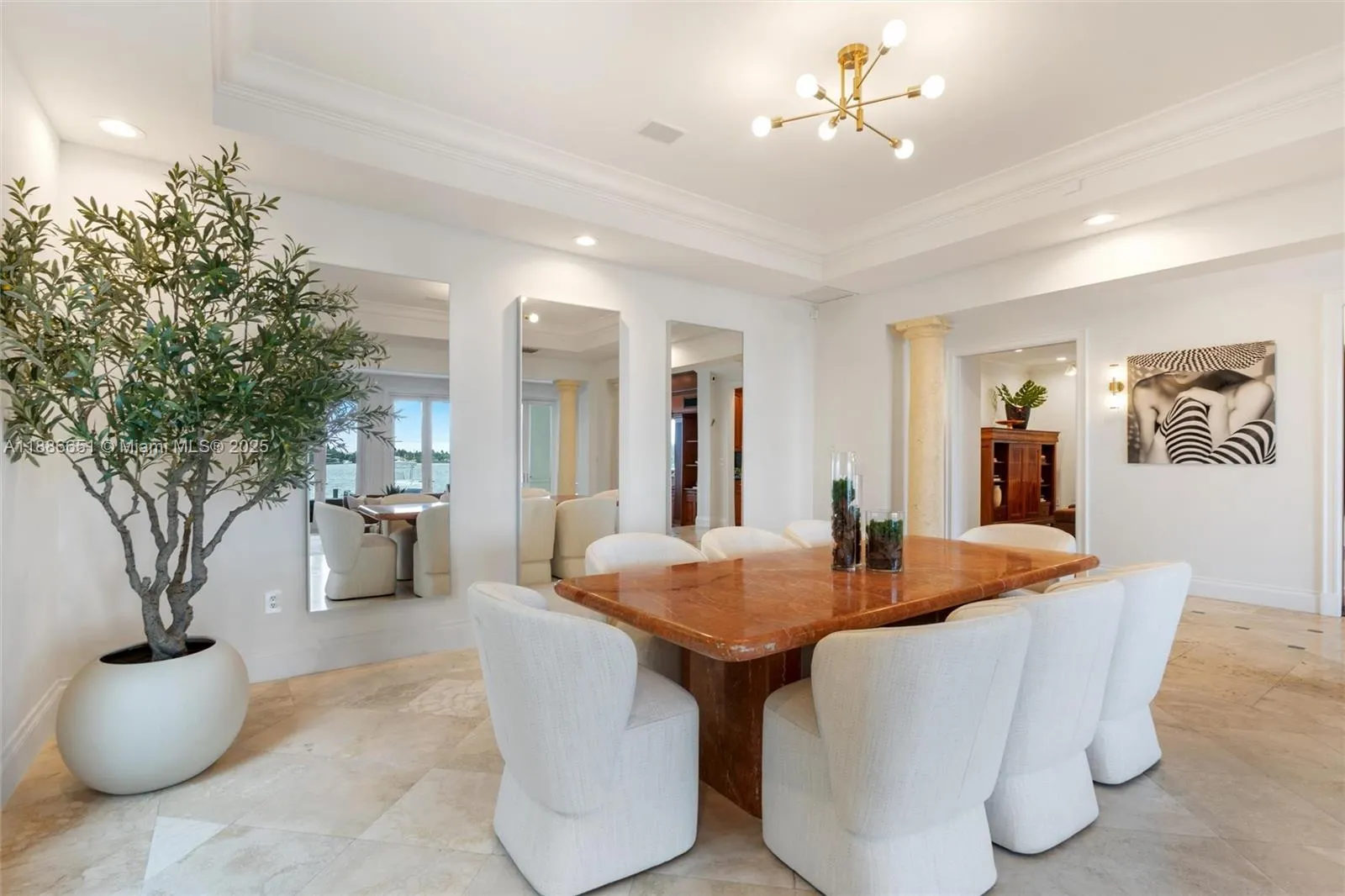 305 N Hibiscus Dr
