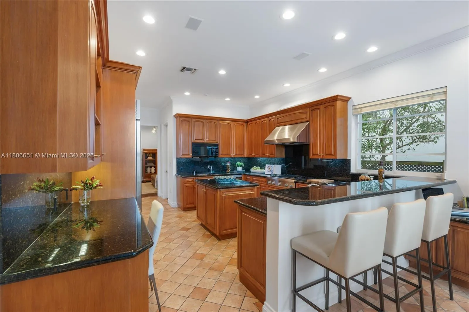 305 N Hibiscus Dr