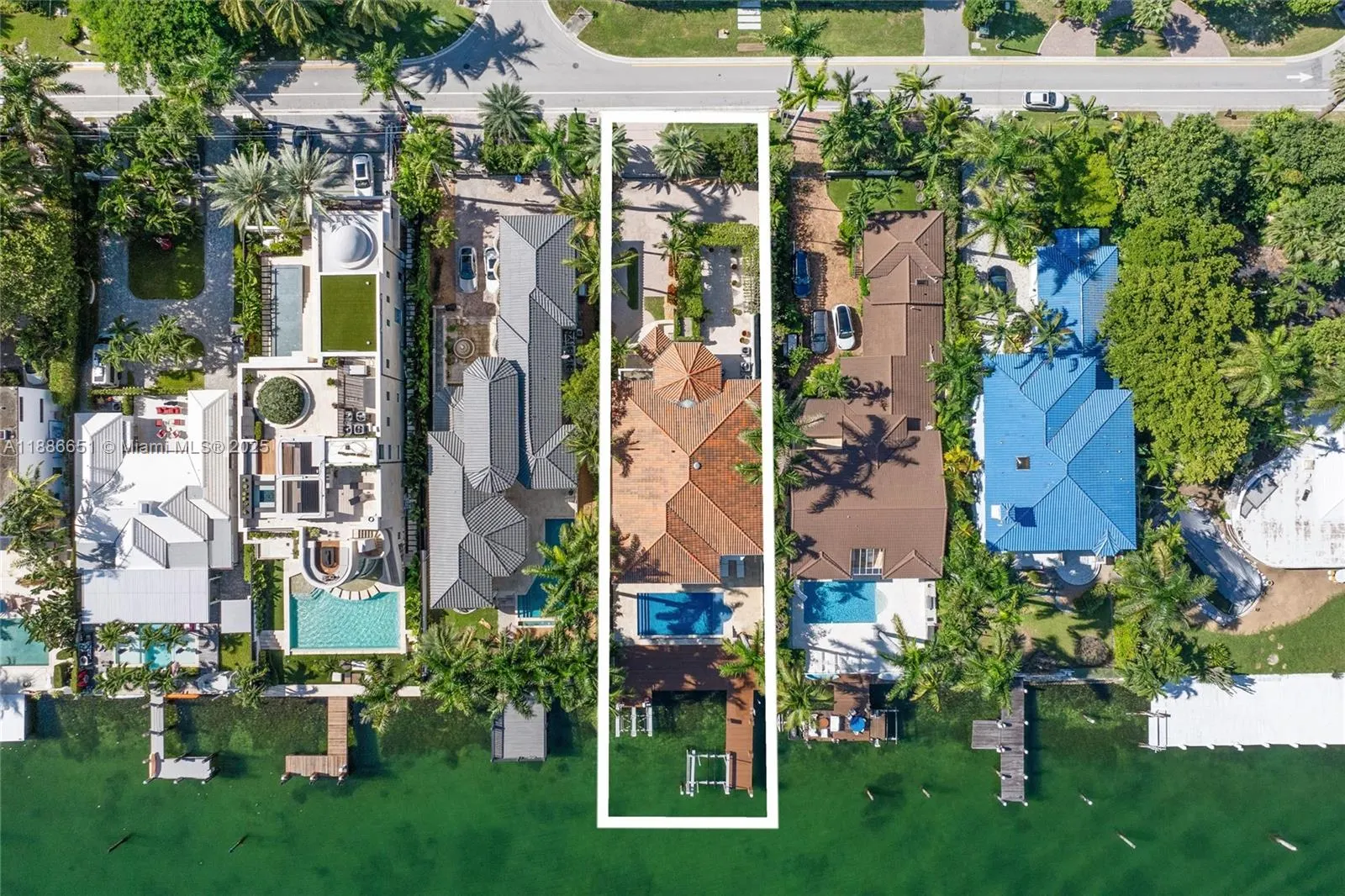 305 N Hibiscus Dr
