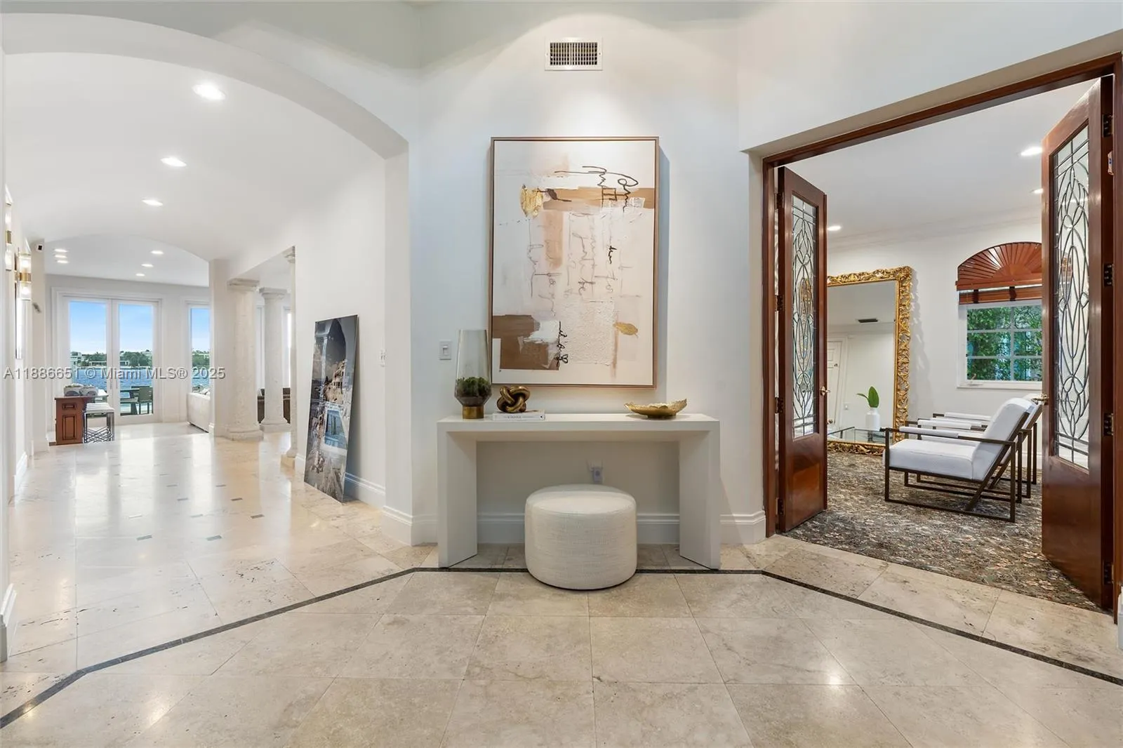 305 N Hibiscus Dr
