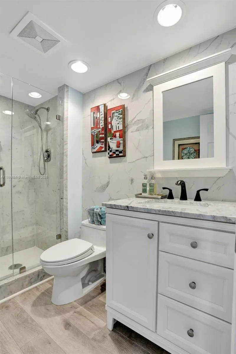 1401 N Riverside Dr, #1403