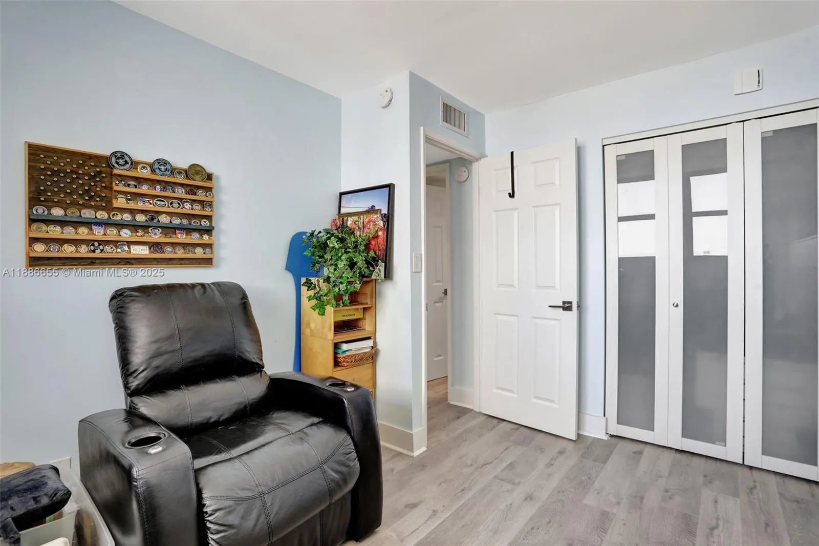 1401 N Riverside Dr, #1403