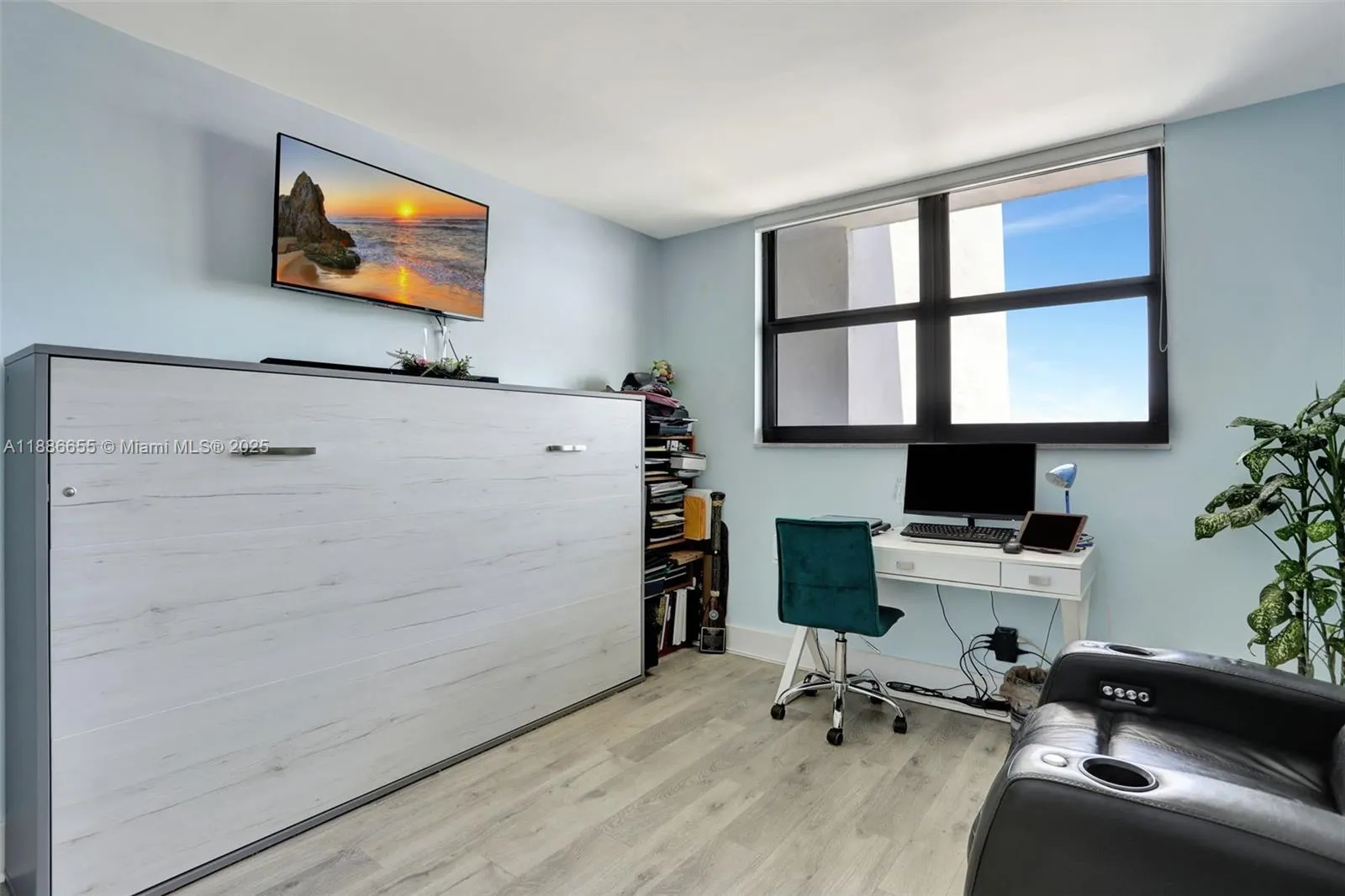 1401 N Riverside Dr, #1403