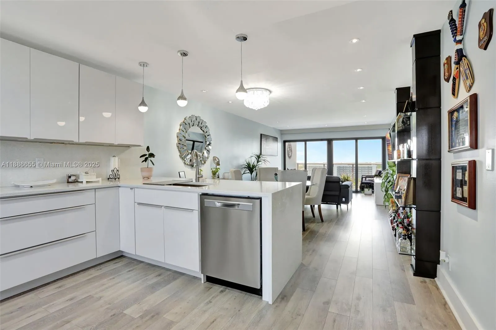 1401 N Riverside Dr, #1403