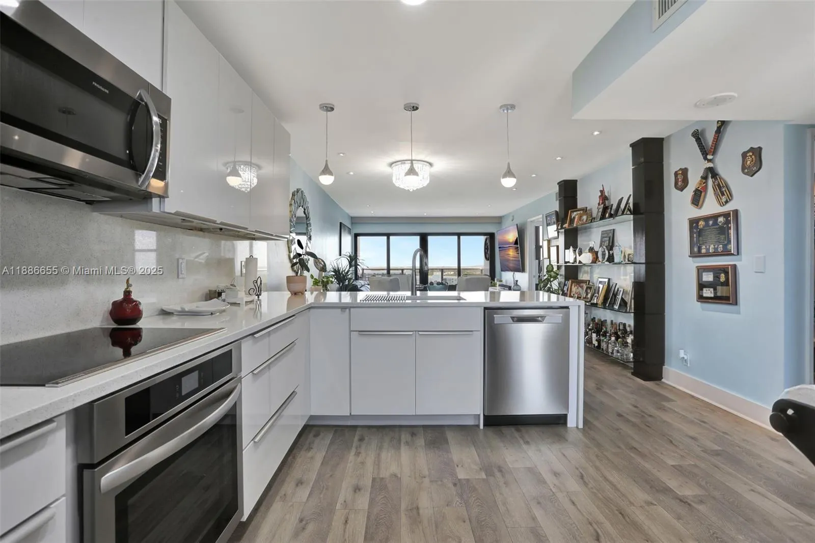 1401 N Riverside Dr, #1403