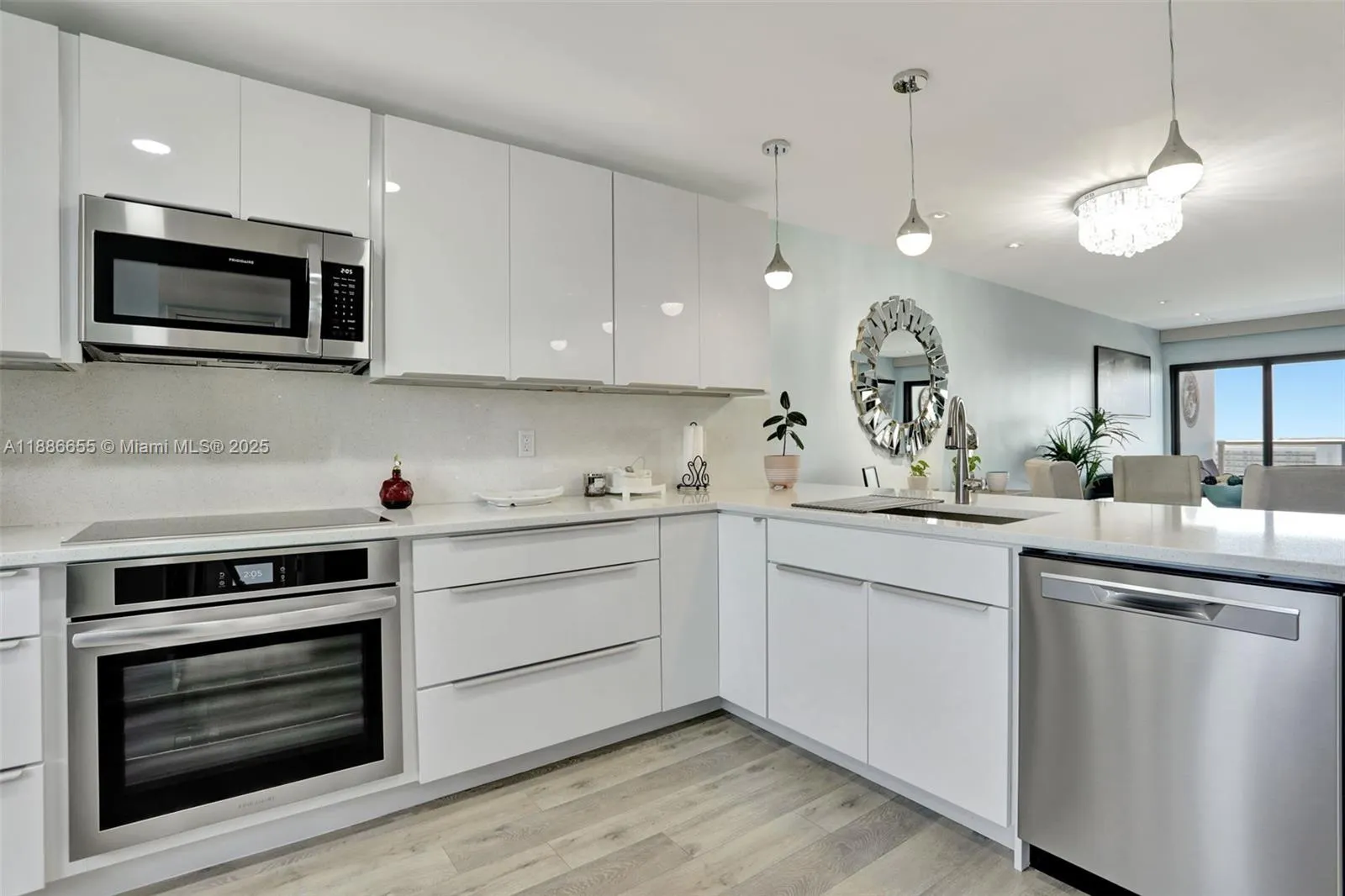 1401 N Riverside Dr, #1403