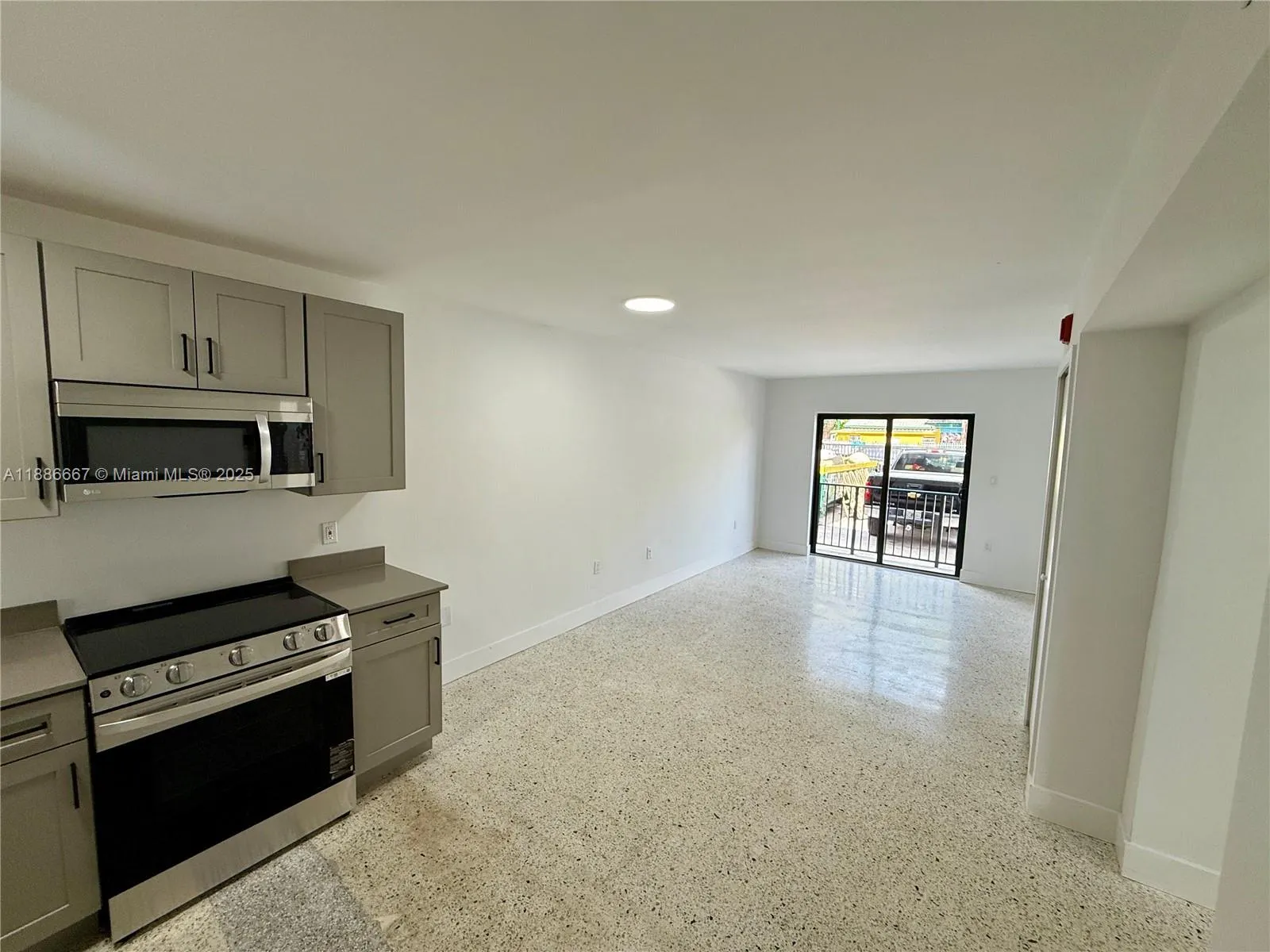 180 NE 57th St, #9