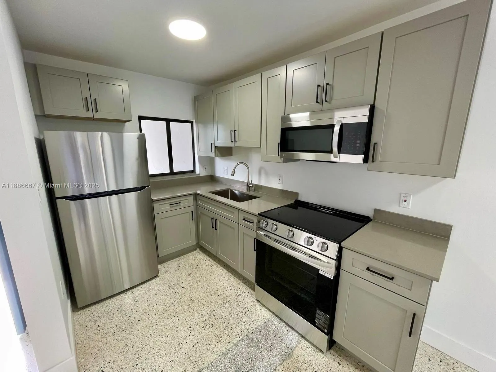 180 NE 57th St, #9