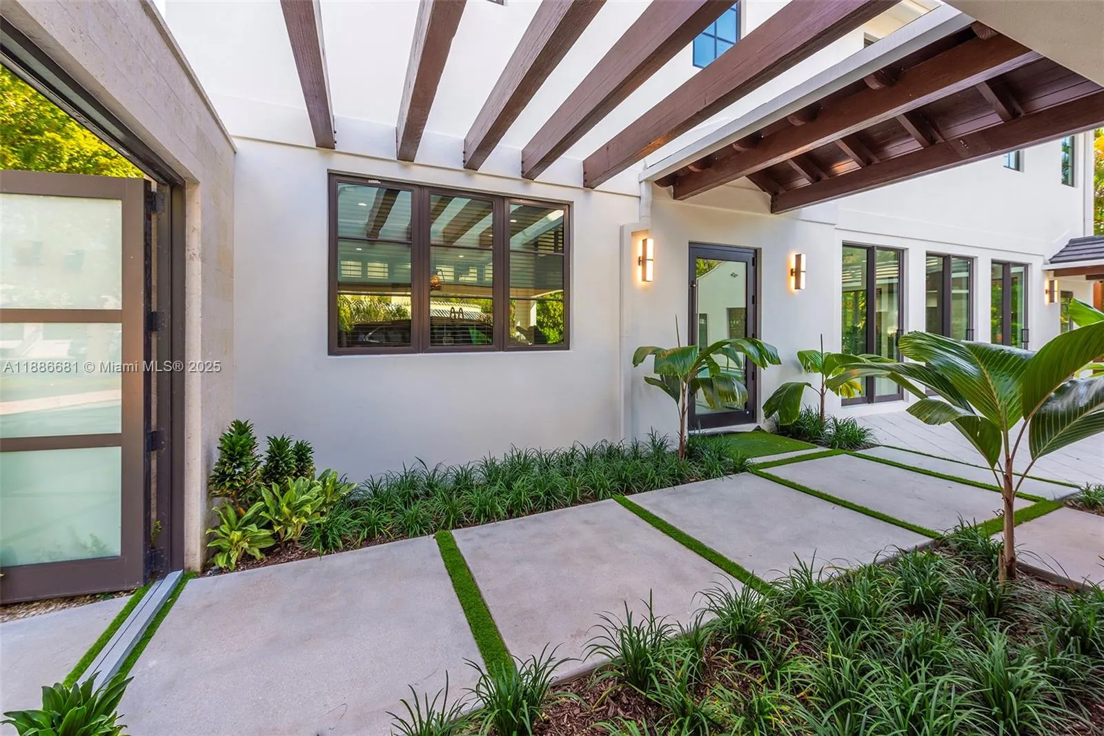 638 Escobar Ave