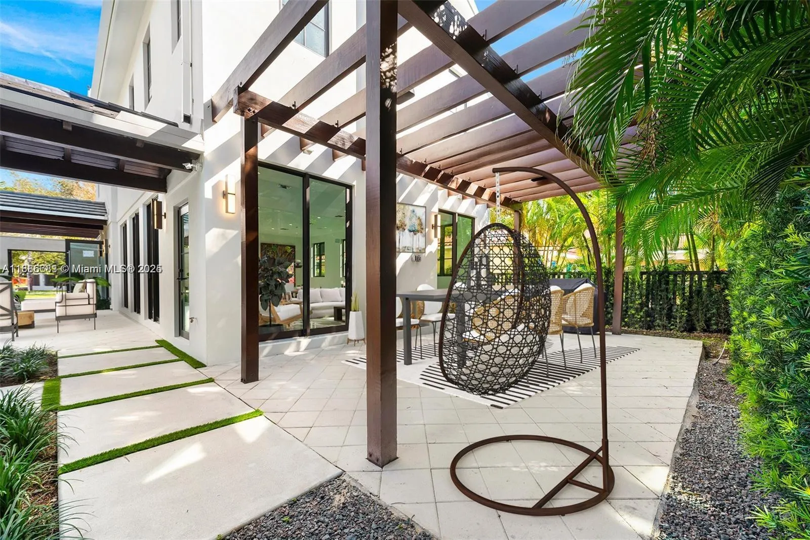 638 Escobar Ave