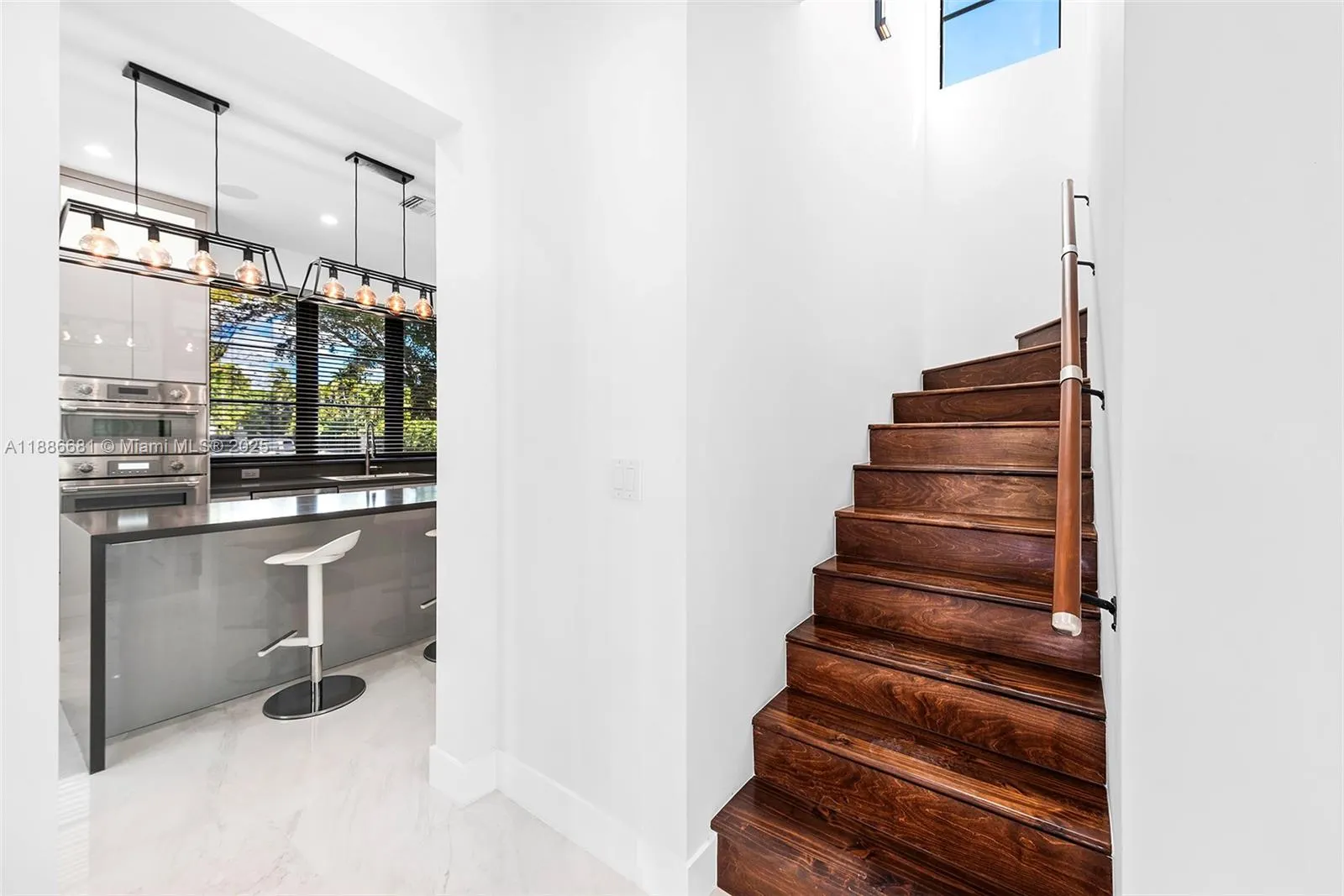 638 Escobar Ave