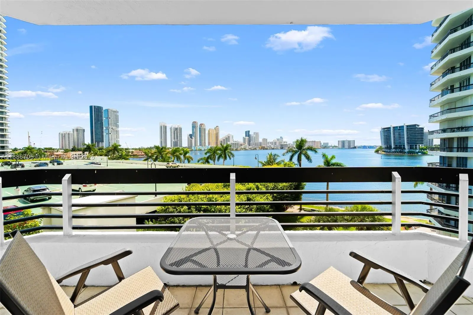 3600 Mystic Pointe Dr, #614