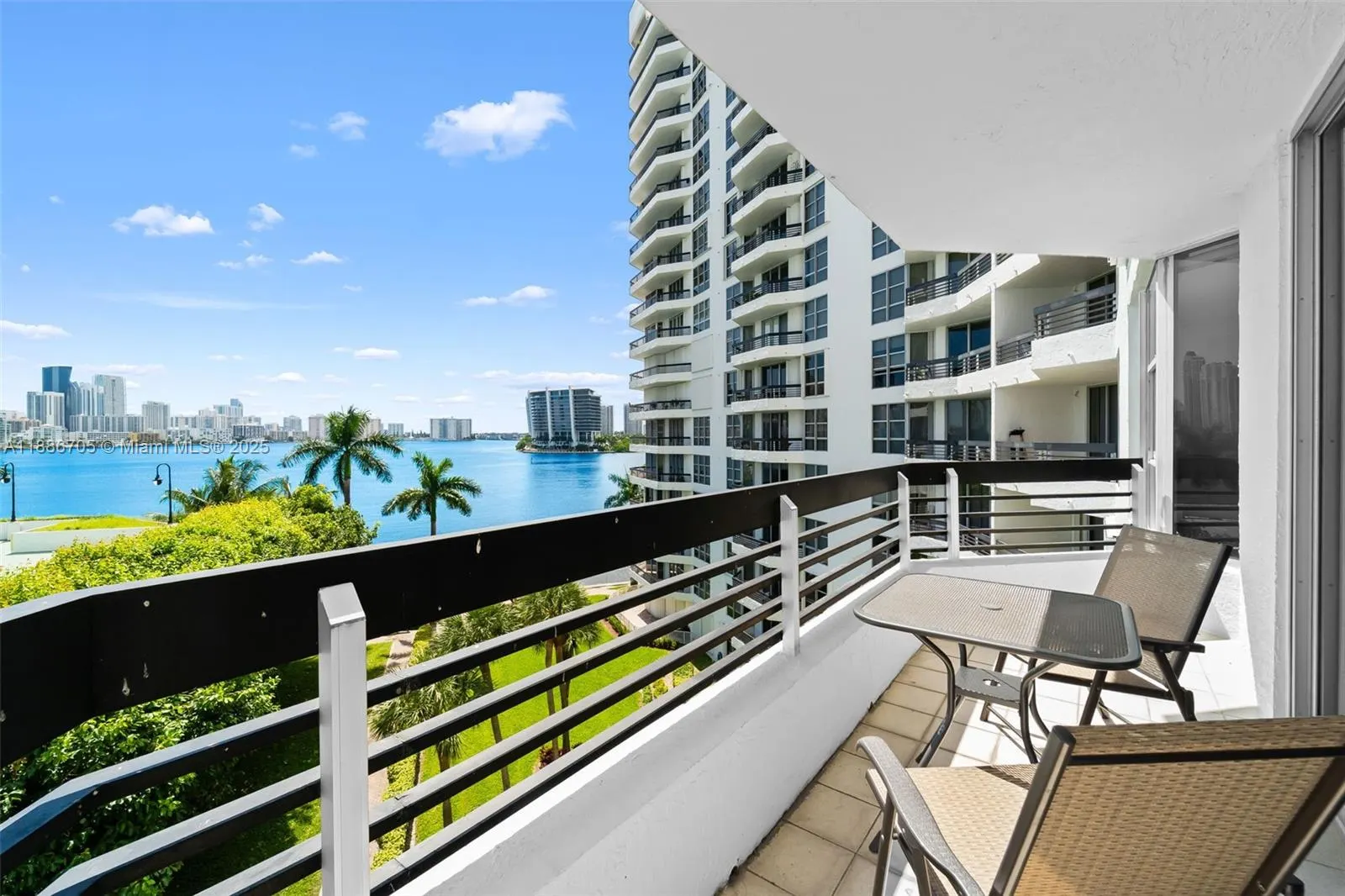 3600 Mystic Pointe Dr, #614