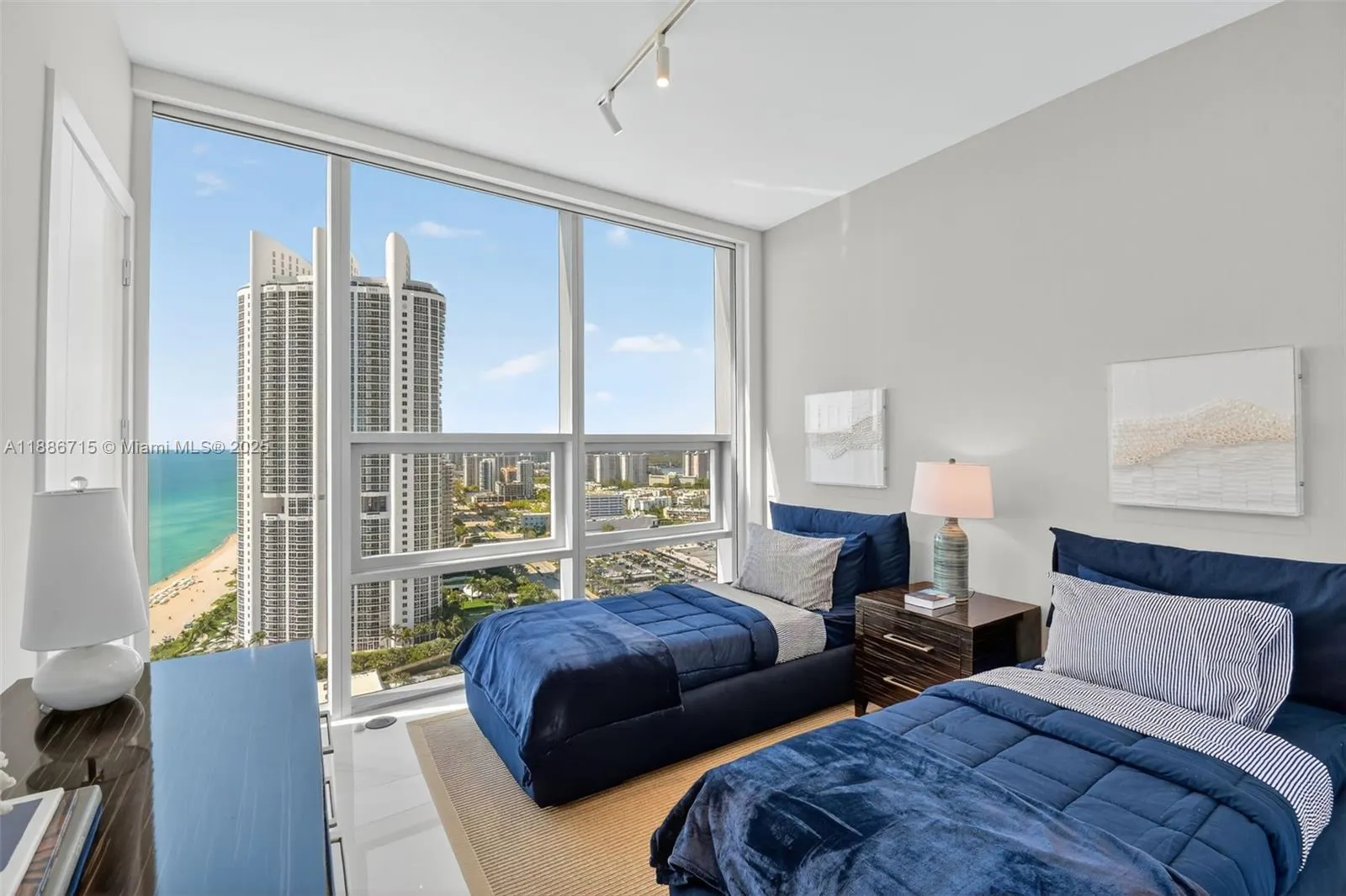18501 Collins Ave, #2504