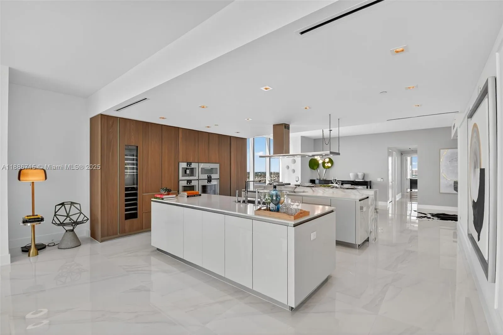 18501 Collins Ave, #2504