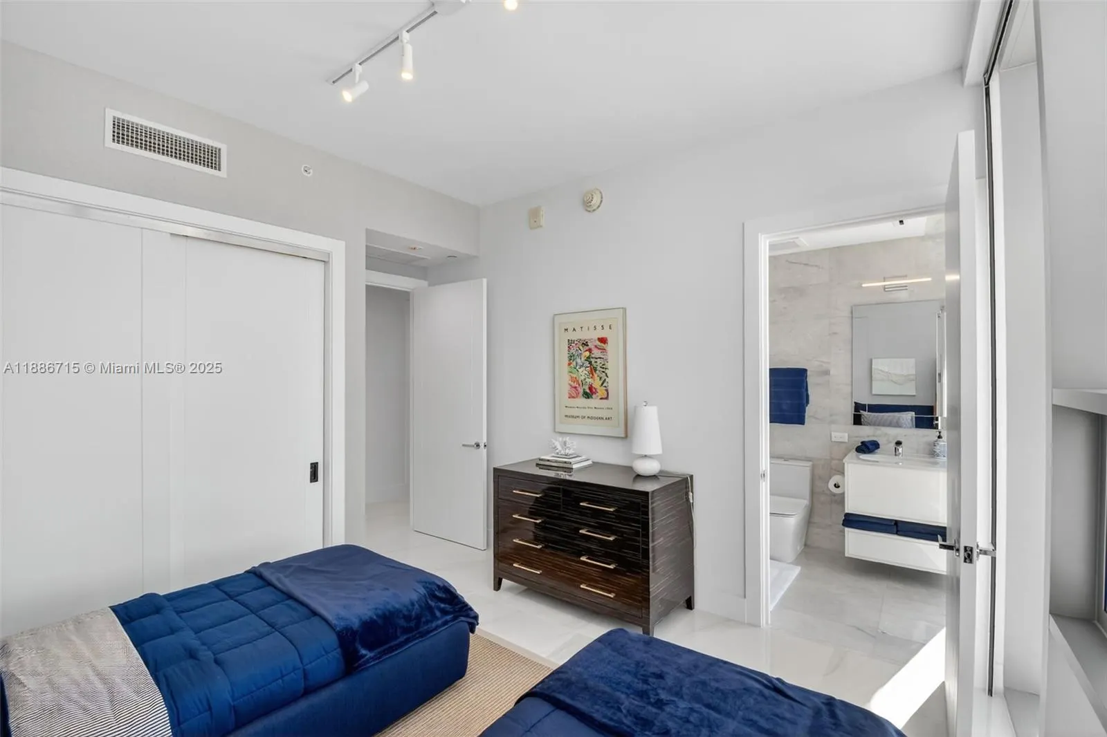 18501 Collins Ave, #2504