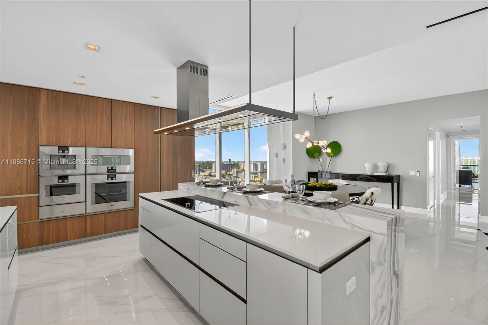 18501 Collins Ave, #2504