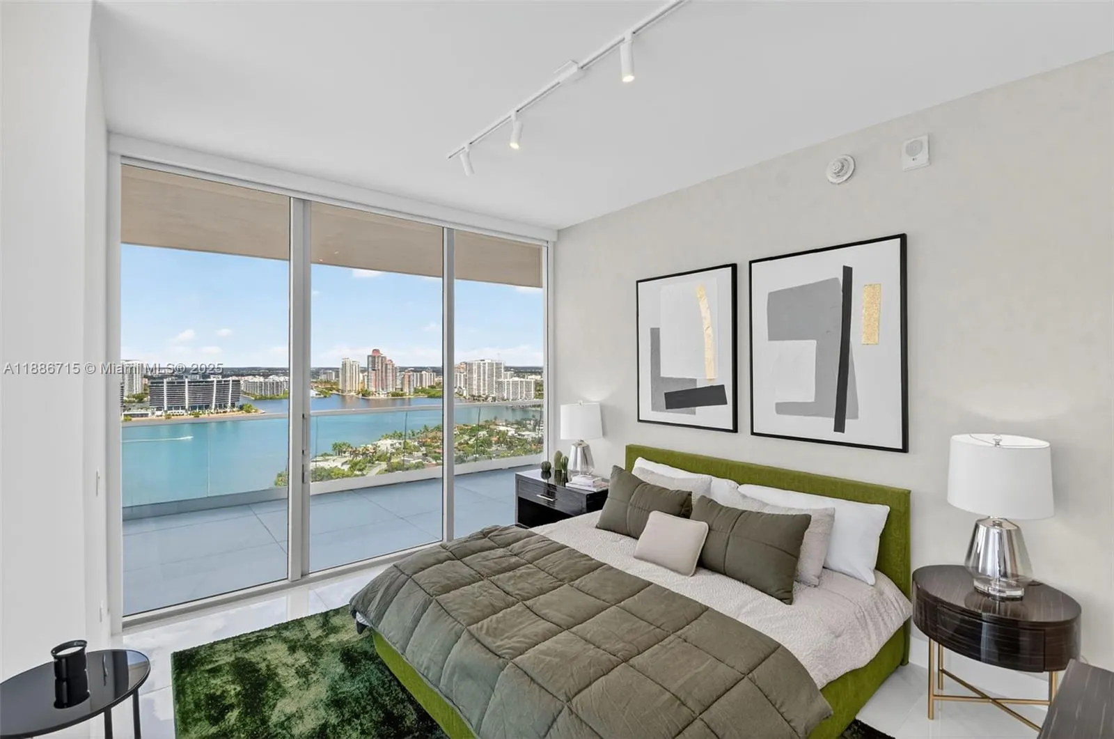 18501 Collins Ave, #2504