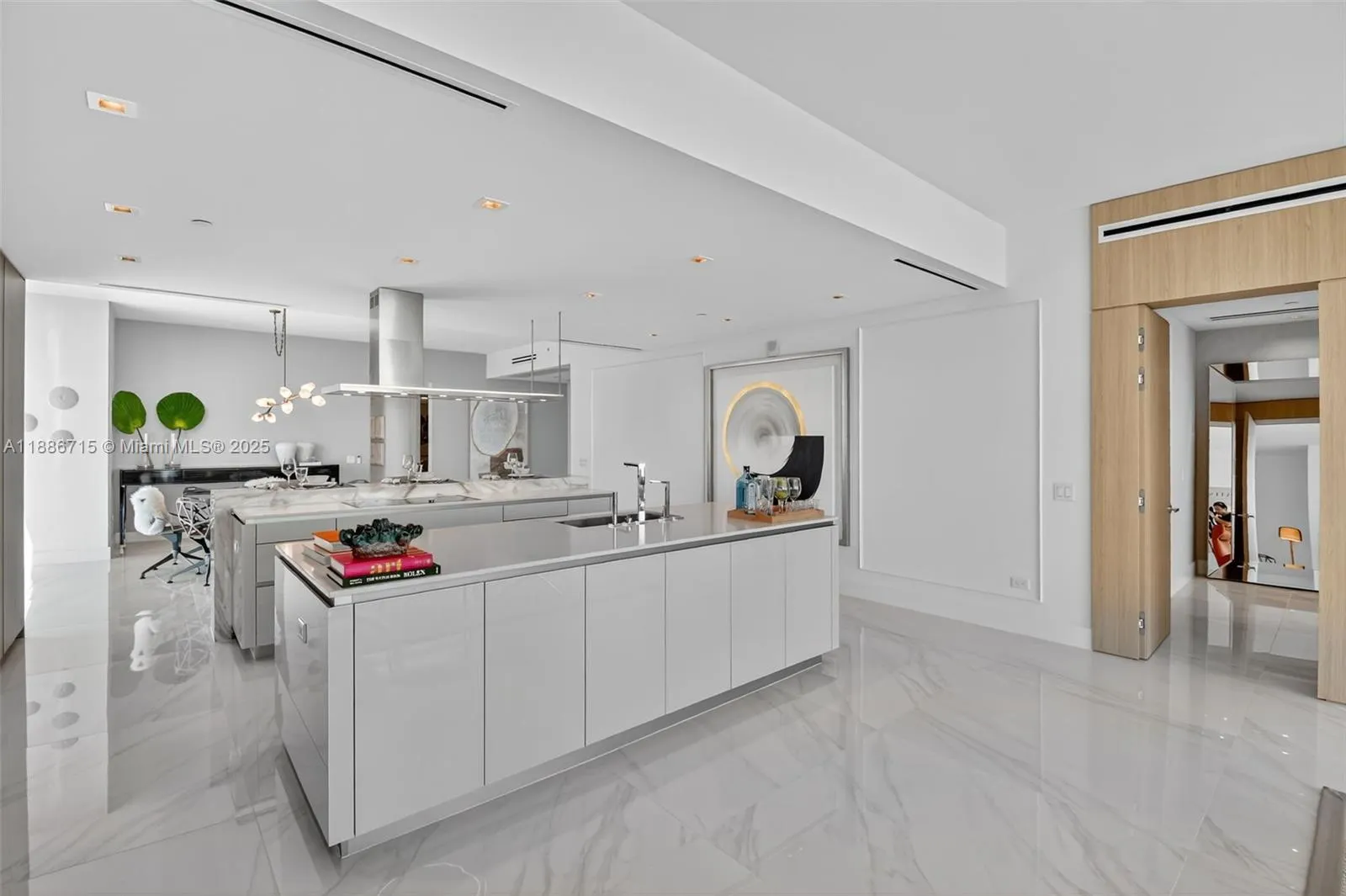 18501 Collins Ave, #2504