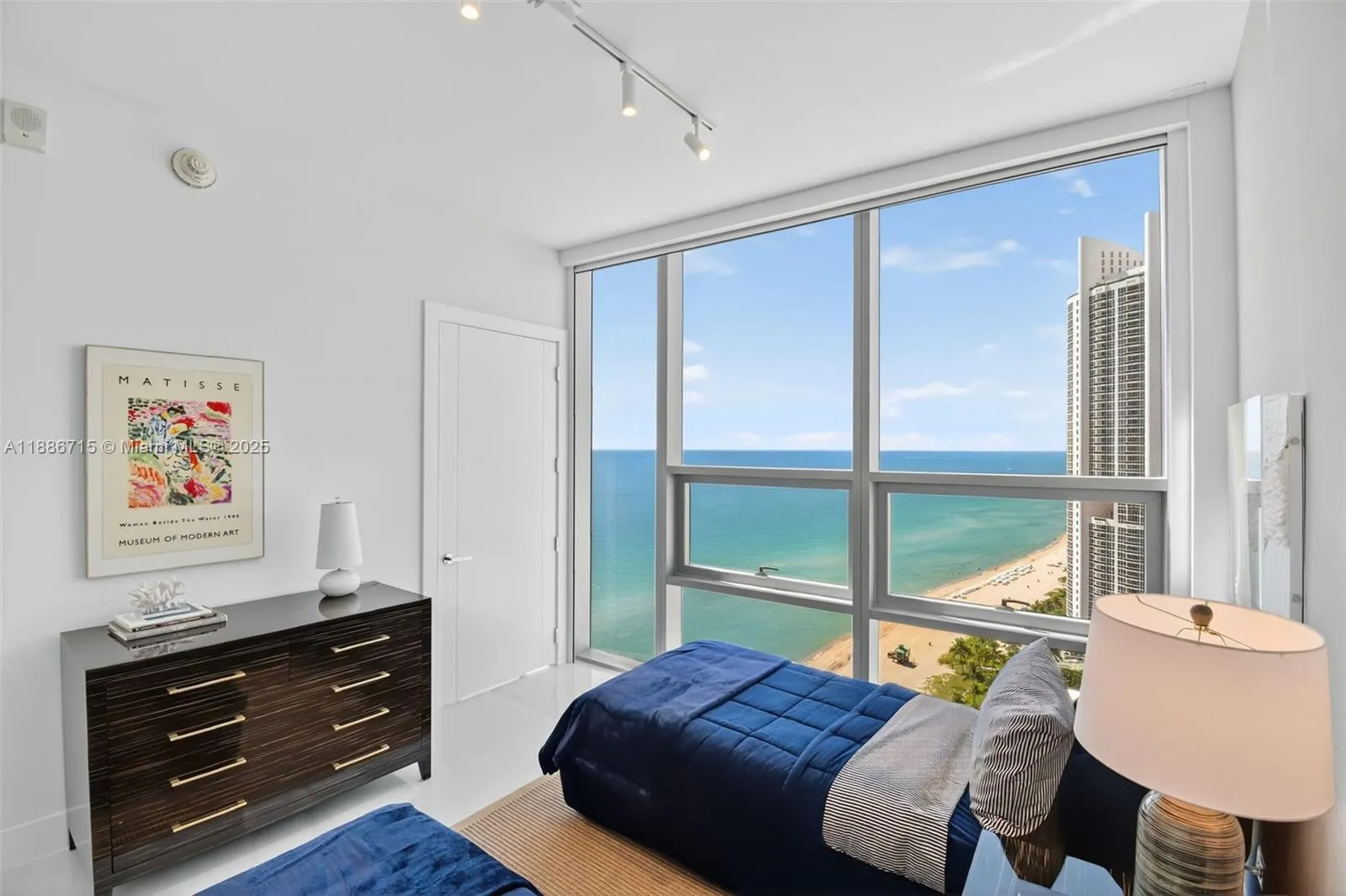18501 Collins Ave, #2504