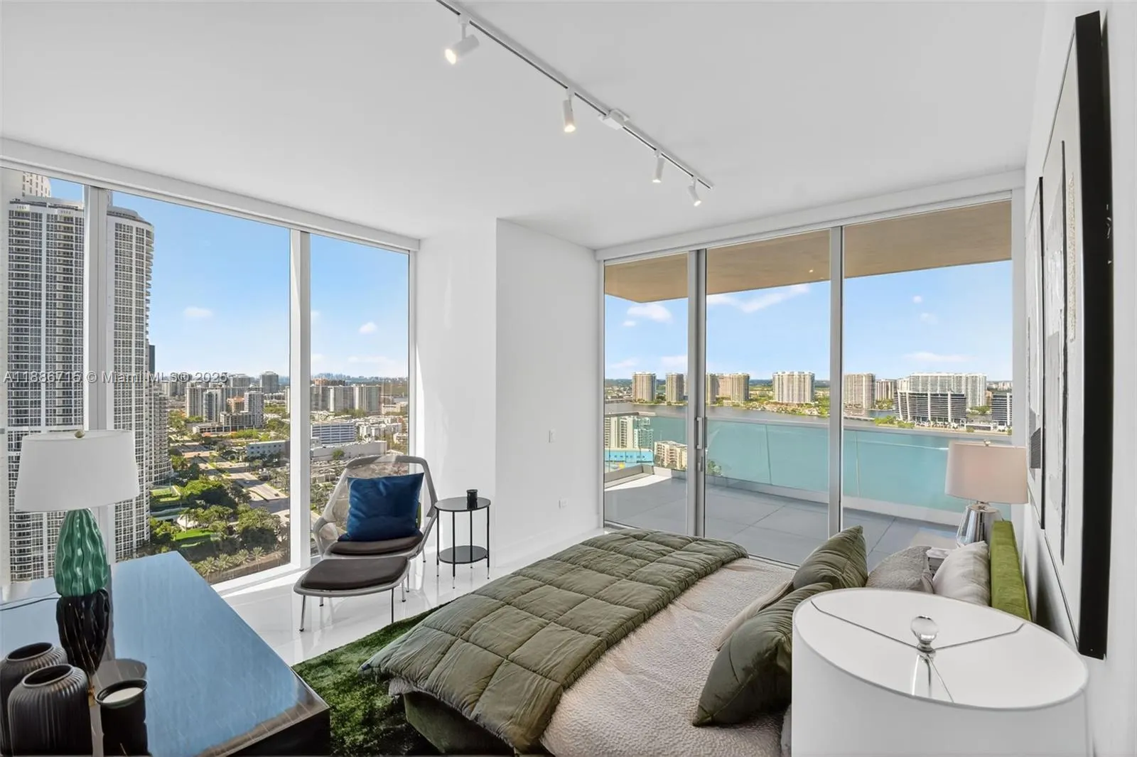 18501 Collins Ave, #2504