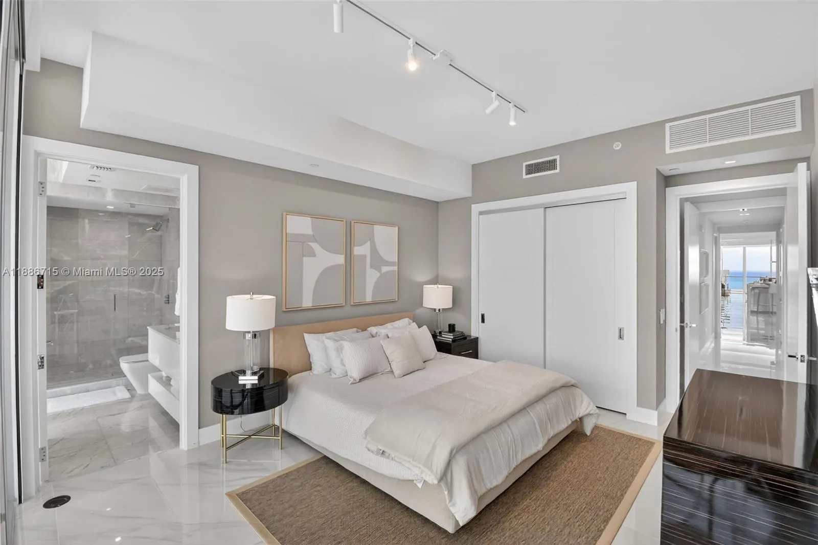 18501 Collins Ave, #2504