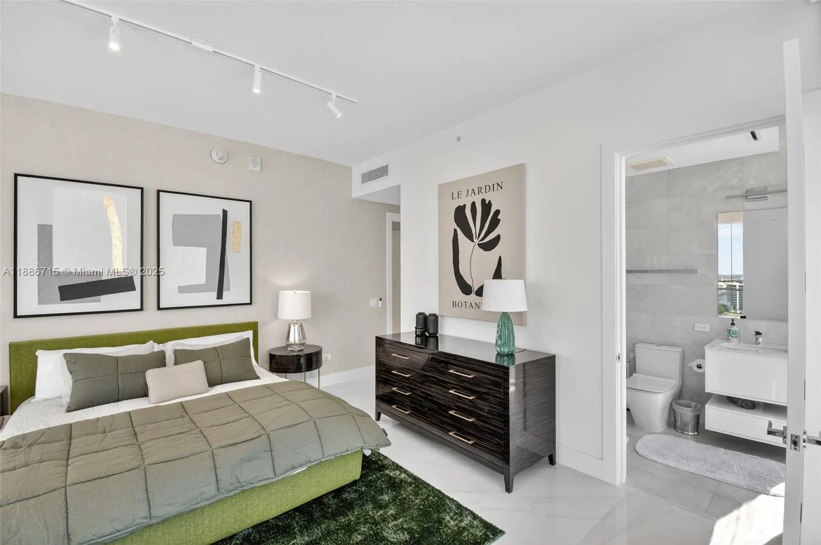 18501 Collins Ave, #2504