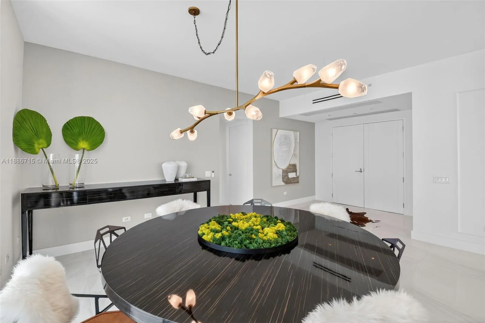 18501 Collins Ave, #2504