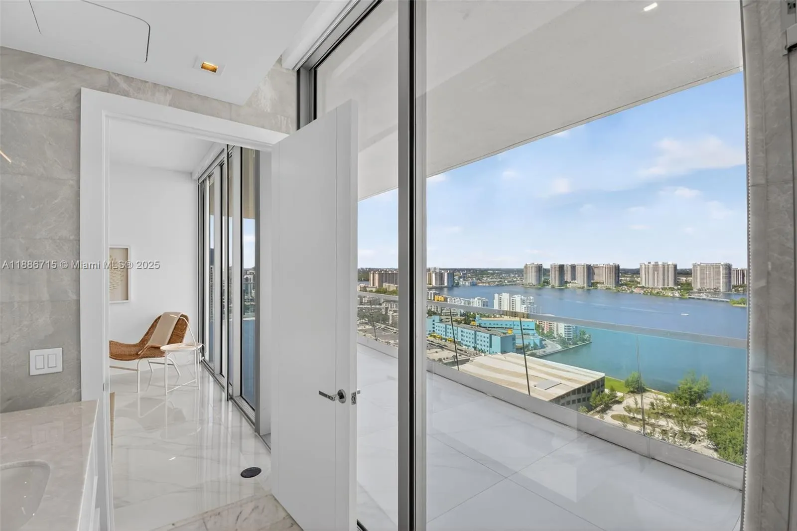 18501 Collins Ave, #2504