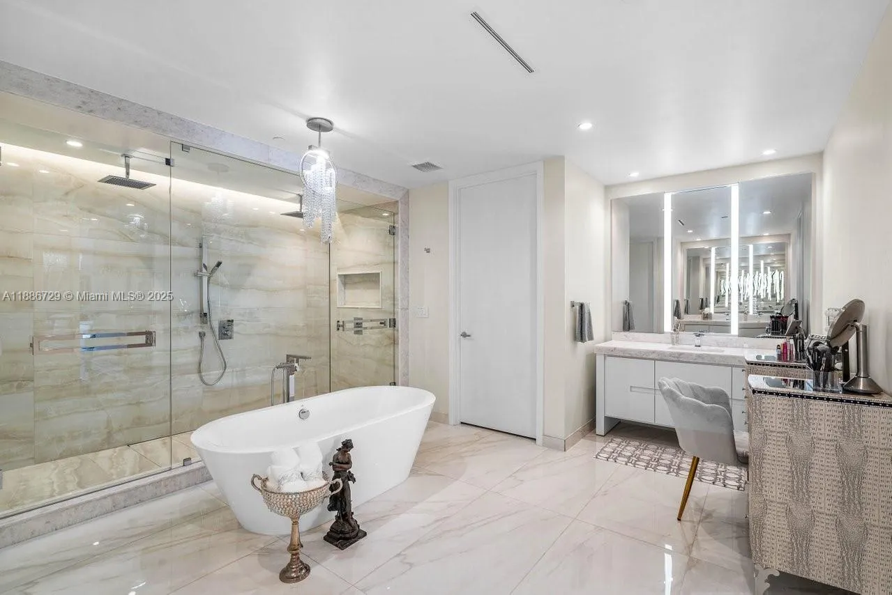 210 SE Mizner Blvd, #403