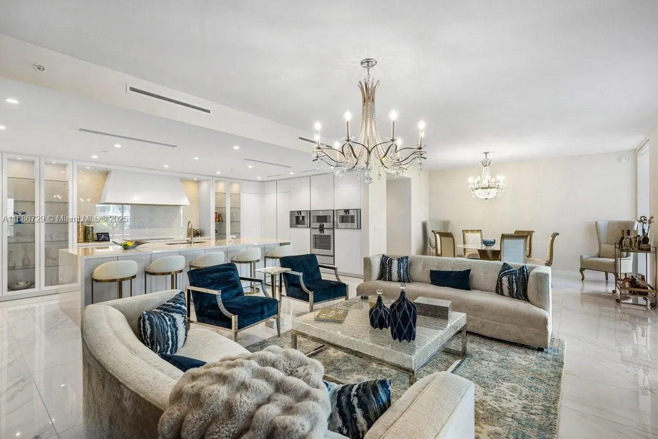 210 SE Mizner Blvd, #403