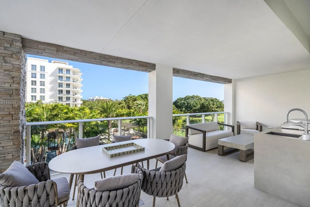 210 SE Mizner Blvd, #403