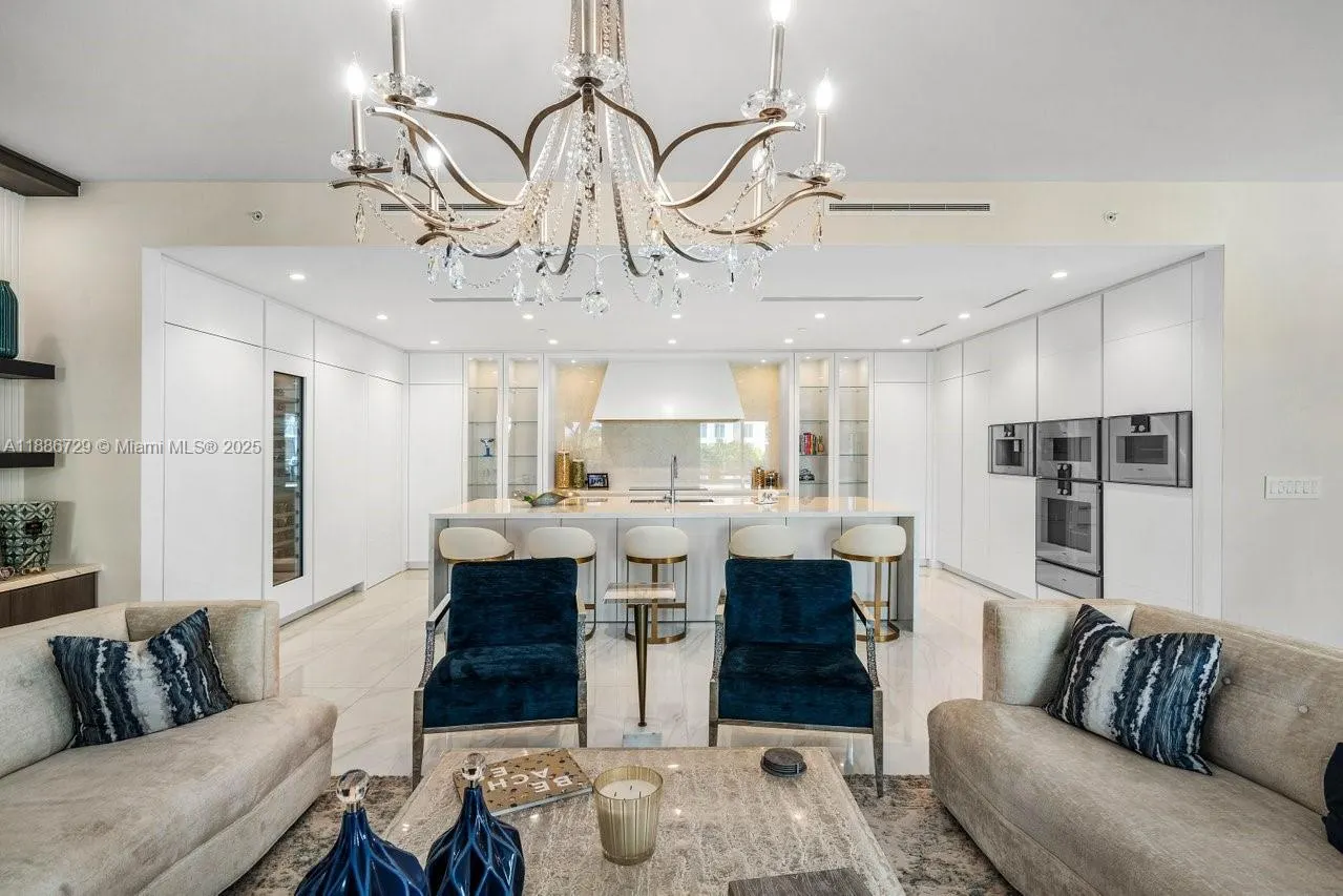 210 SE Mizner Blvd, #403