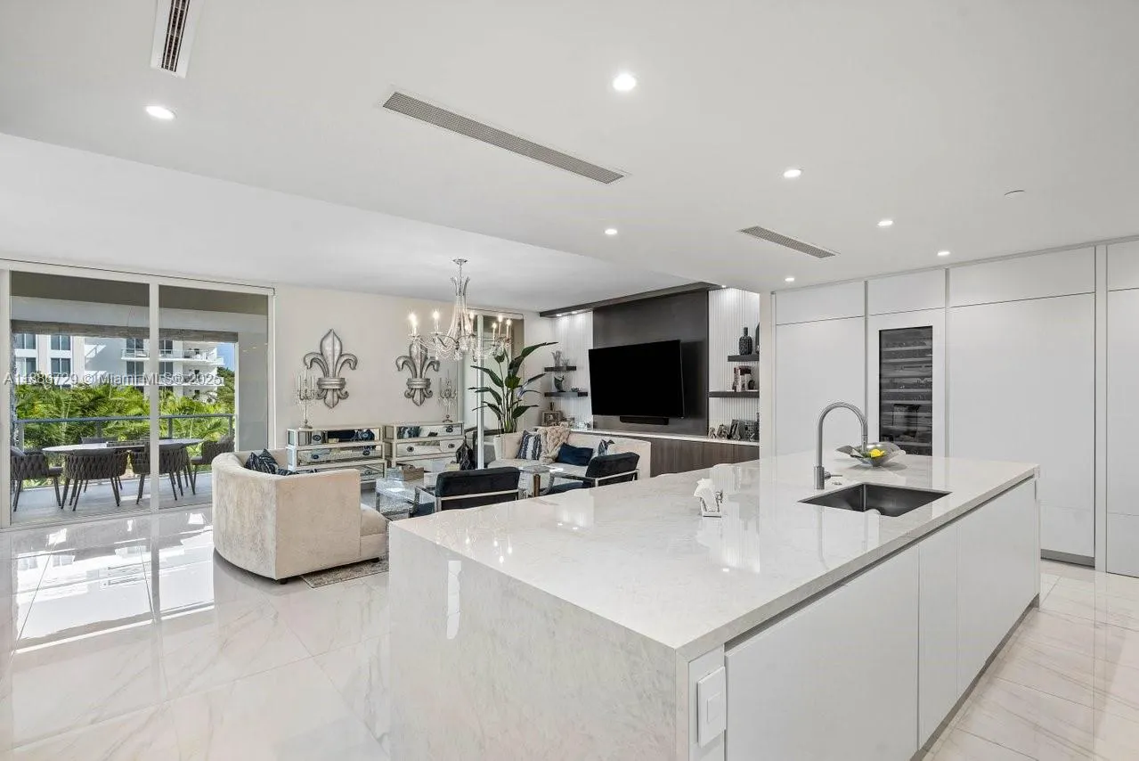 210 SE Mizner Blvd, #403
