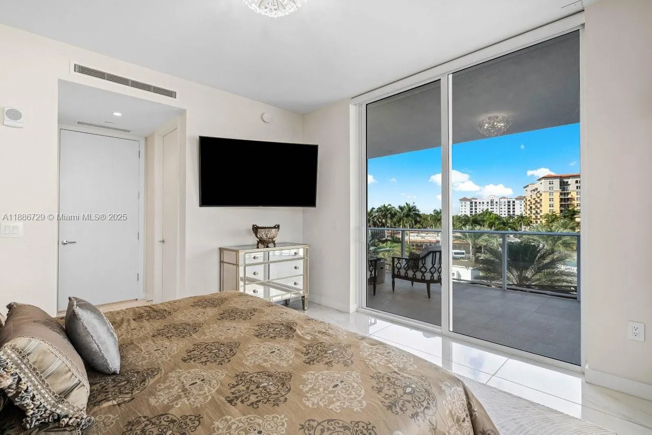 210 SE Mizner Blvd, #403