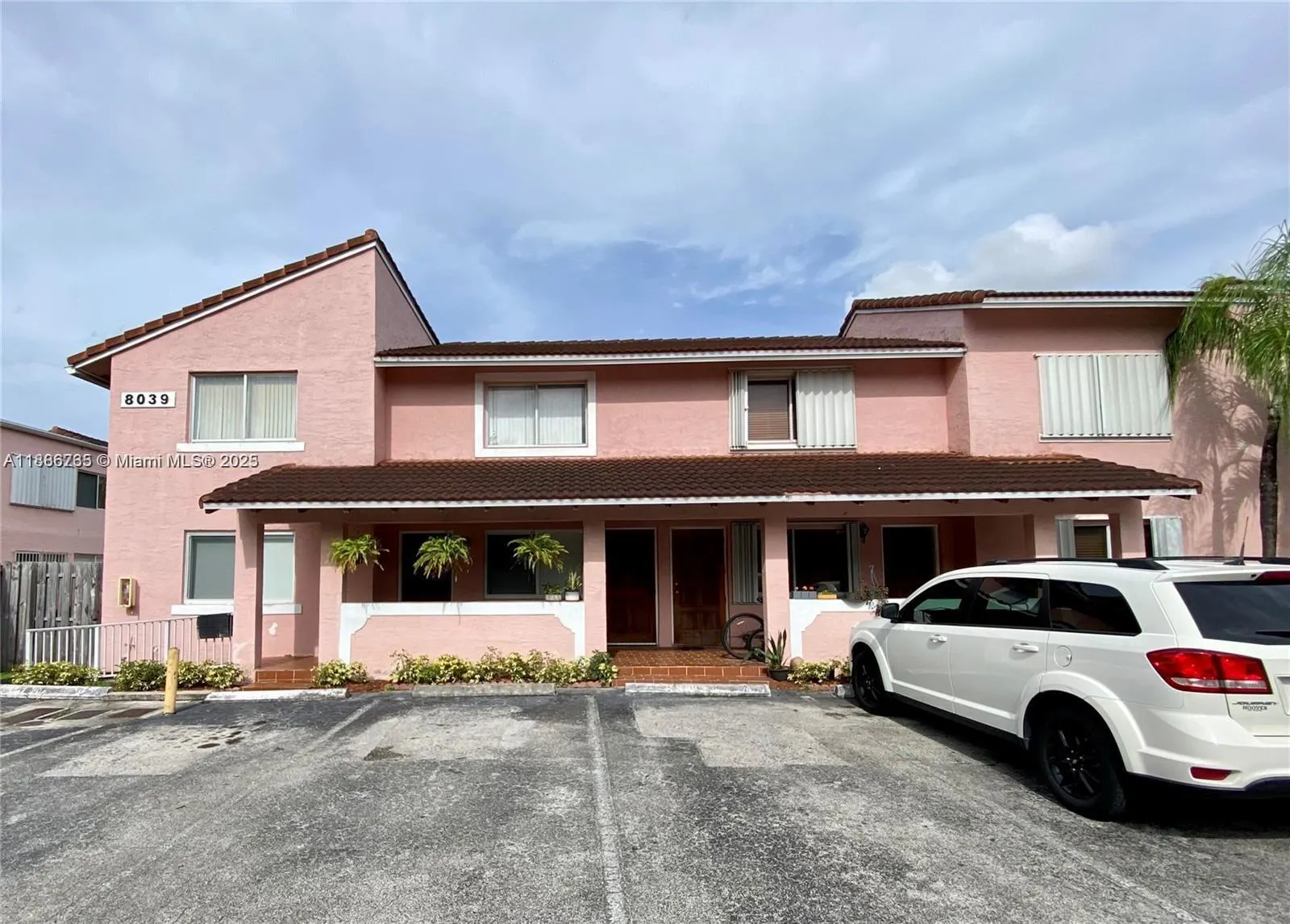 8039 Lake Dr, #102