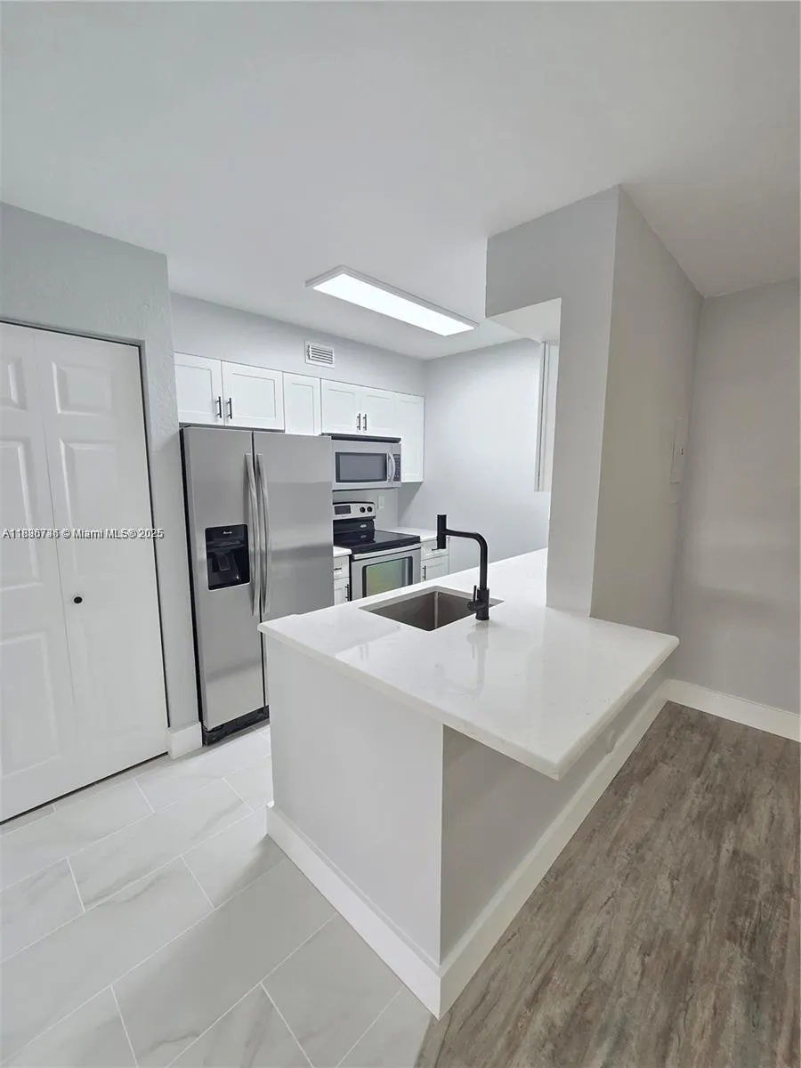 2831 N Oakland Forest Dr, #108