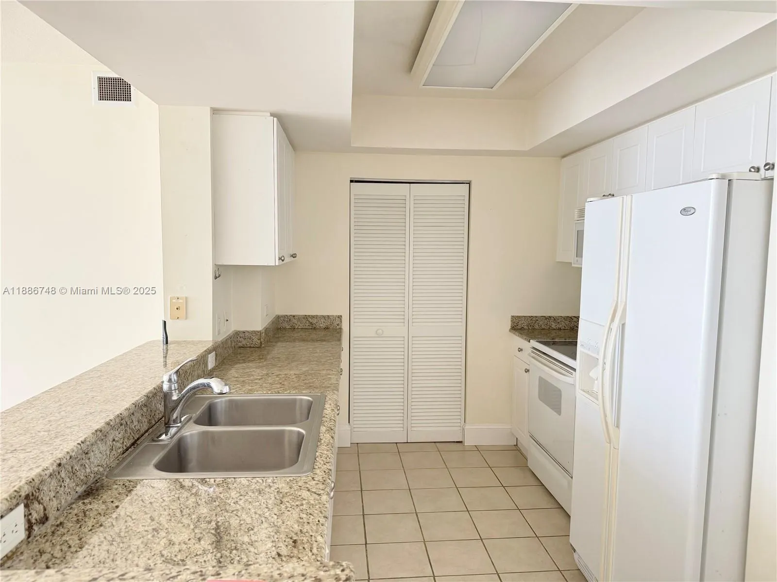19501 W Country Club Dr, #2310