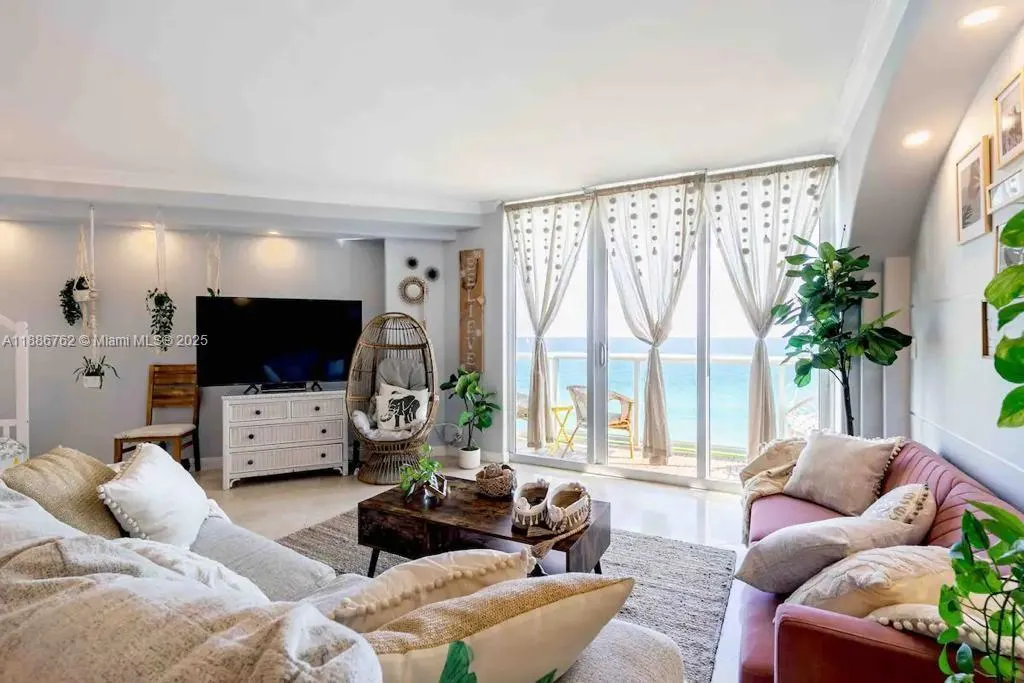 3901 S Ocean Dr, #14L