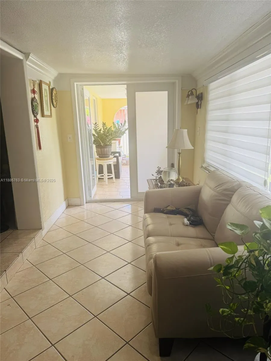 3915 NW 4th Ter