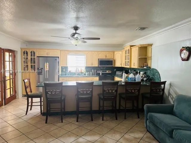 3915 NW 4th Ter