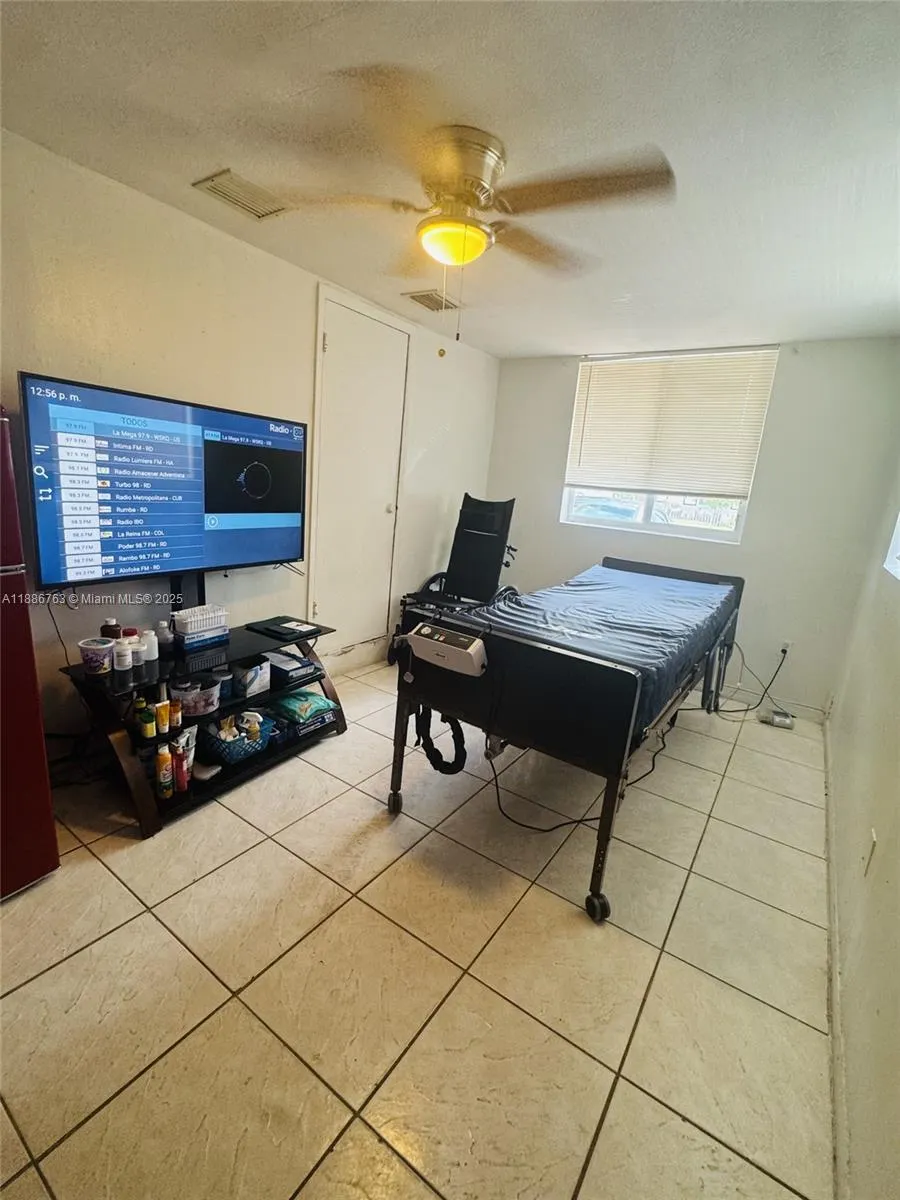 3915 NW 4th Ter