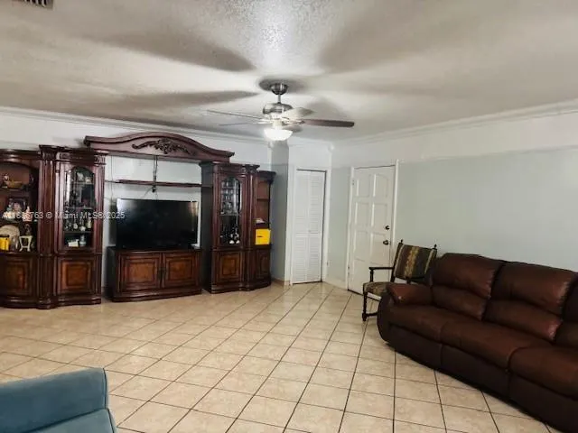 3915 NW 4th Ter