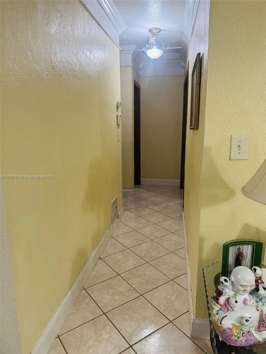 3915 NW 4th Ter