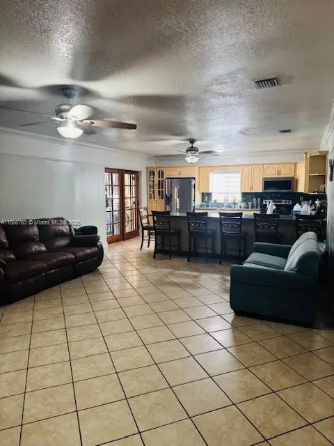 3915 NW 4th Ter